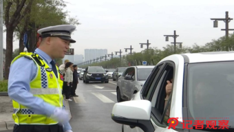 货车驾驶室超员后马槽载人被平顺交警依法查处