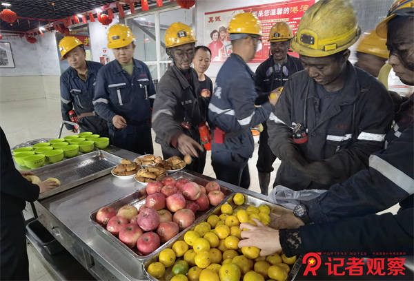 同发东周窑煤业公司开展“中秋庆团圆  亲情嘱安全”慰问活动    (9)