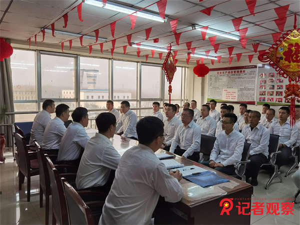 同发东周窑煤业公司青年矿工奋战煤海 争当先锋  (3)