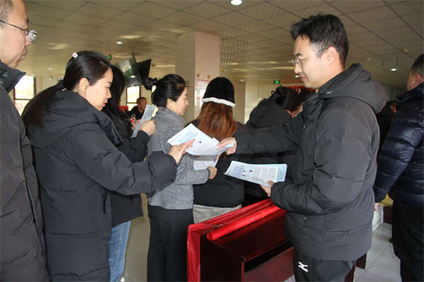 同发东周窑煤业开展“文明交通 礼行天下”全国交通安全日主题活动 (2) 同发东周窑煤业开展“文明交通 礼行天下”全国交通安全日主题活动 (2)