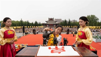 武乡县蟠龙镇举办首届菊花节 