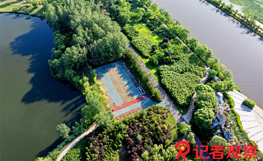 2025年6月15日，参赛选手在山西省临汾市汾河文化生态景区内参加10K挑战赛（夏季赛）。李现俊 摄影