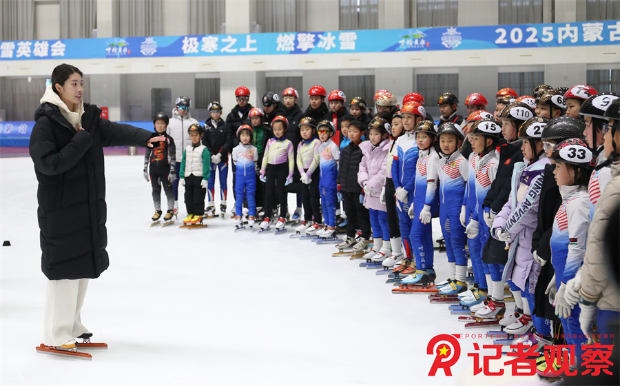 奥运冠军曲春雨(左一)实地教学 奥运冠军曲春雨(左一)实地教学