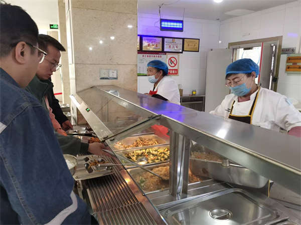 同发东周窑煤业公司“暖心食堂”受欢迎 (1) 同发东周窑煤业公司“暖心食堂”受欢迎 (1)