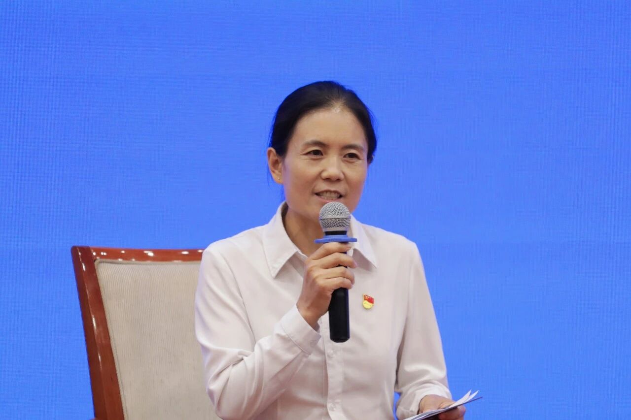 居委会主任郝国英 居委会主任郝国英
