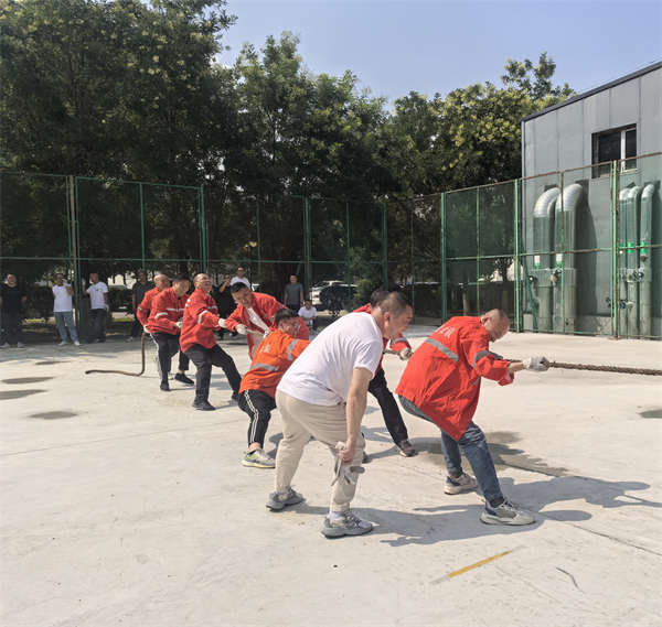 同发东周窑煤业公司开展2026年员工拔河比赛 (7)